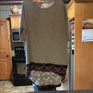 Gray and Black Women's Top